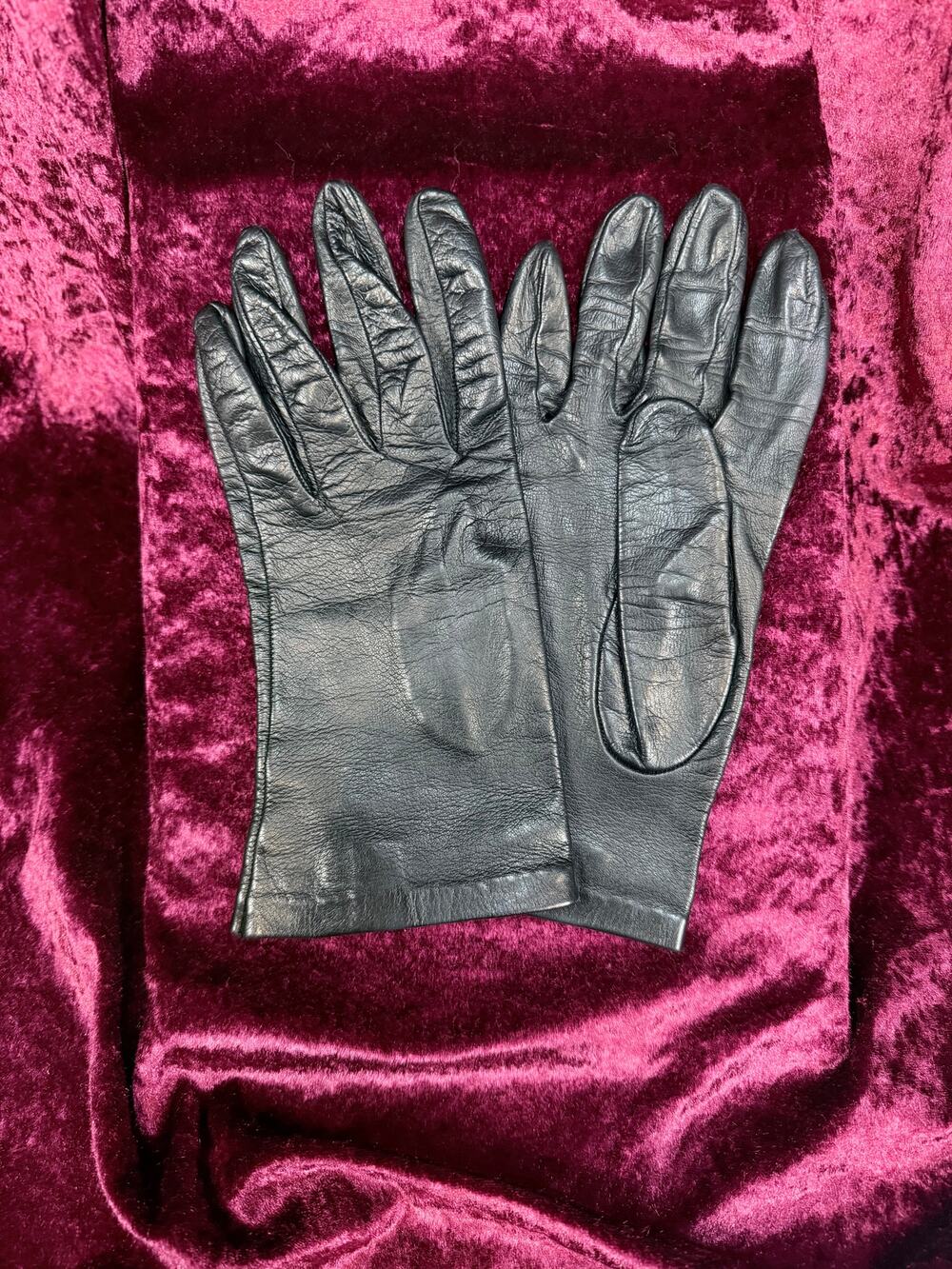Vintage Neiman Marcus Leather Gloves with Silk Interior - Size 8 - Black
